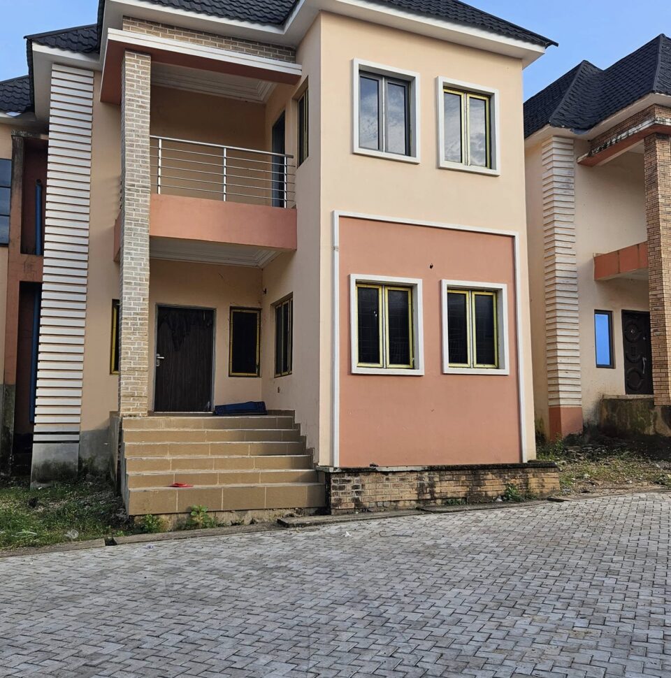 Hysolat Estate Durumi